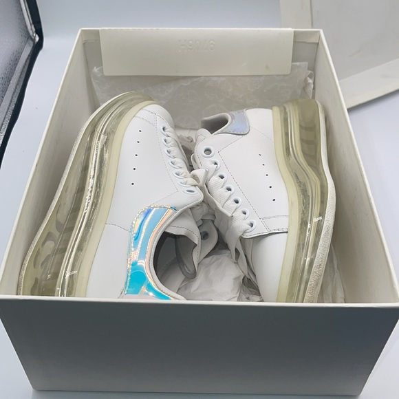 Alexander McQueen White and Cream Sneakers - Picture 4 of 7